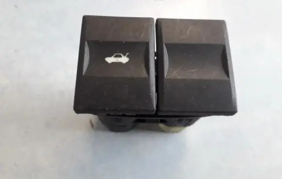 Ford Mondeo Mk III Tailgate opening switch 1S7T19b514AA 1S7T-19b514-AA