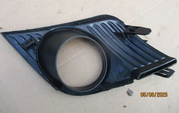 Lexus CT 200H Front bumper upper radiator grill 211376040