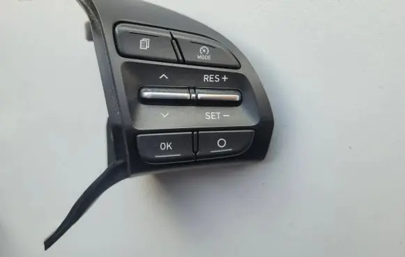 Steering wheel buttons/switches