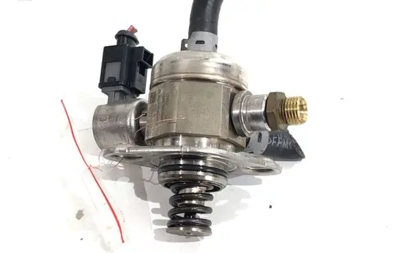Audi A5 8T 8F Fuel injection high pressure pump 06K127025B