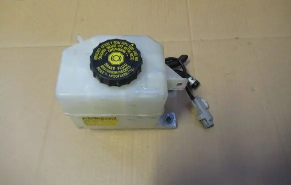 Toyota RAV 4 (XA40) Power steering fluid tank/reservoir