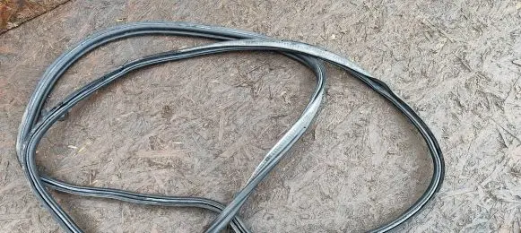 Trunk rubber seal (body)