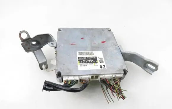 Toyota Avensis T220 Engine control unit/module 1758005033 8966105420 MB1758005033