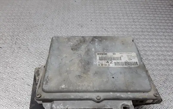 Peugeot 406 Engine control unit/module 0261204695 9629766680