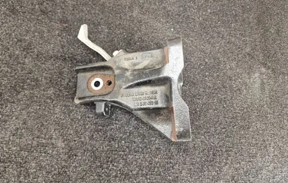Jaguar F-Pace Engine mounting bracket M8A26061AA