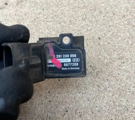 Volvo V70 Air pressure sensor 8677288