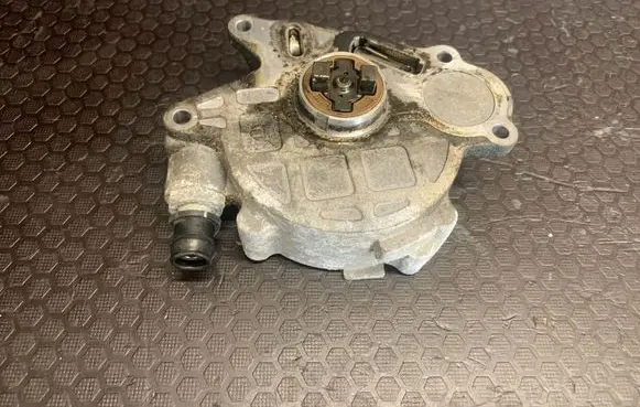 Skoda Yeti (5L) Vacuum pump 03L145100