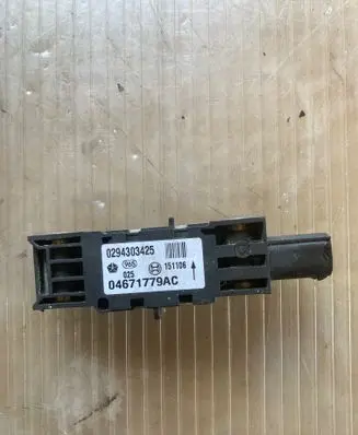 Chrysler 300 - 300C Airbag deployment crash/impact sensor 04671779AC 151106 0294303425