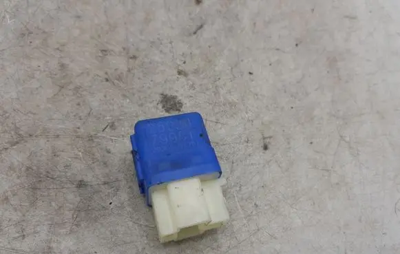 Nissan X-Trail T30 Other relay 2523079981