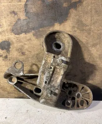 Audi A4 S4 B5 8D Engine mounting bracket 4B0199351A
