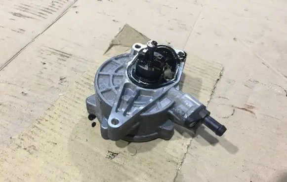 KIA Sportage Vacuum pump 288102A650