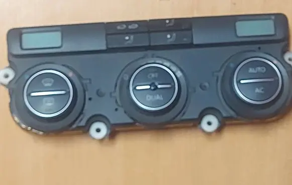 Volkswagen Touran I Climate control unit 3C2820045A