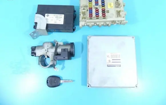 Nissan Almera N16 Engine control unit/module ECU MEC20-620 IMPRK1350643