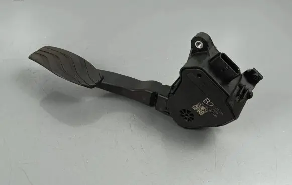 Nissan Qashqai J12 Accelerator throttle pedal 180026UA1B