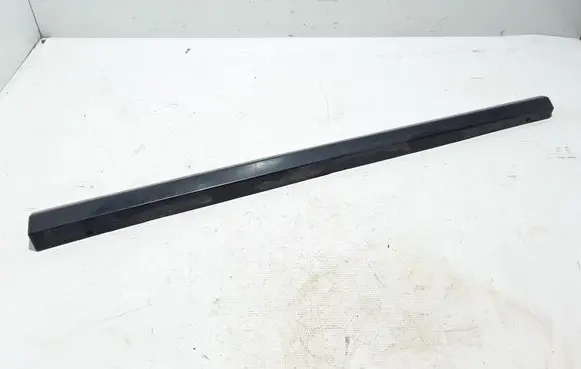 Volvo V70 Front door trim (molding) 30678133