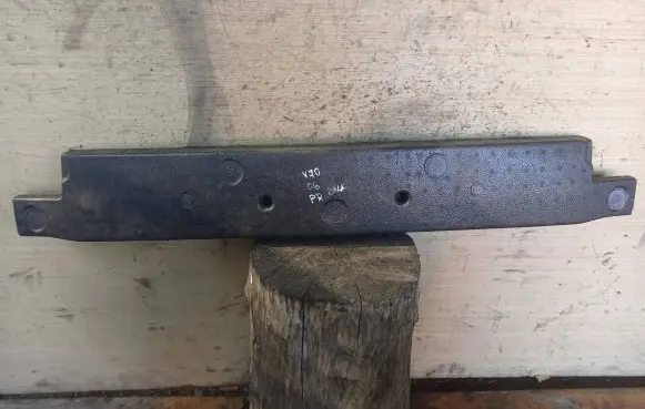 Volvo V70 Front bumper foam support bar 8693345