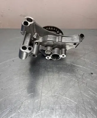 Volkswagen Golf VI Oil pump 03L115105C