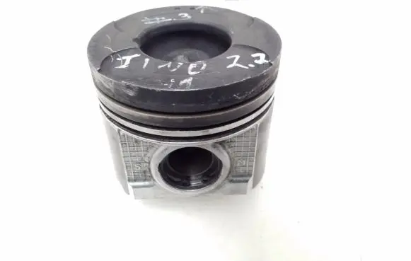 Nissan Almera Tino Piston with connecting rod