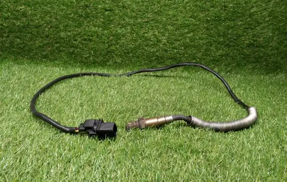 BMW 5 E60 E61 Lambda probe sensor 7570760 258017137