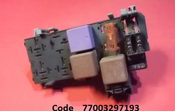 Renault Megane I Fuse module 77003297193