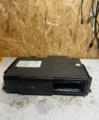 Mercedes-Benz C W203 CD/DVD changer A2038209089 MC3010