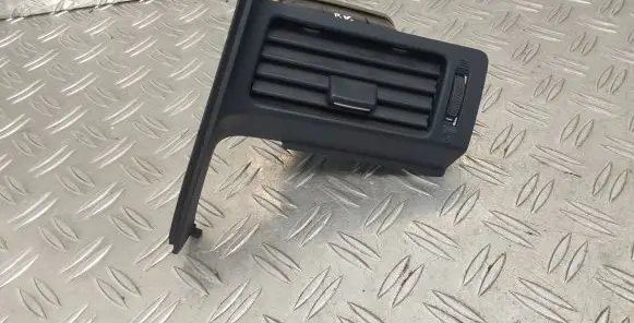 Toyota Verso Dash center air vent grill 556800F030