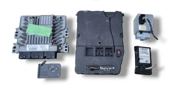 Renault Megane II Engine ECU kit and lock set S122326114A 8200843713