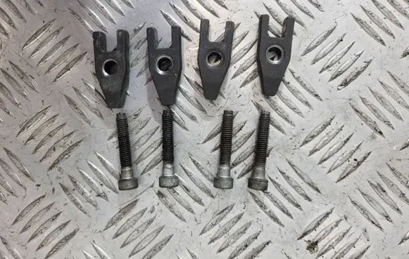 Hyundai Terracan Fuel Injector clamp holder 