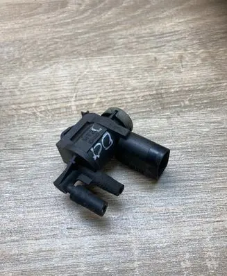 Volkswagen Golf IV Turbo solenoid valve 1J0906283C