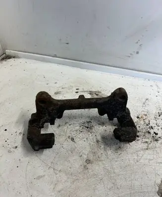 Volkswagen PASSAT B6 Brake caliper pad carrier rear 
