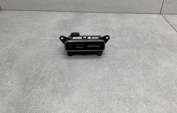 Jeep Grand Cherokee USB socket connector 68141322AA