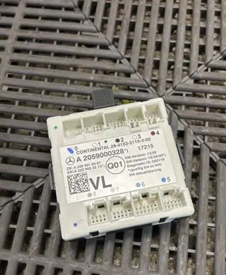 Mercedes-Benz GLC C253 Door control unit/module A2059000328