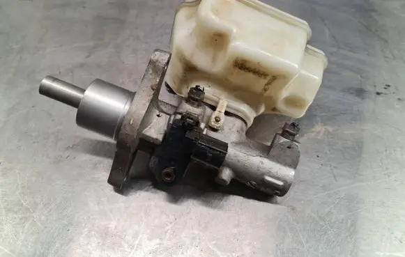 Volkswagen Caddy Master brake cylinder 1K1611301D 151611349C 1K0945459A