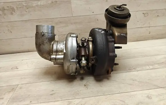 Toyota Avensis T250 Turbo 172010R020