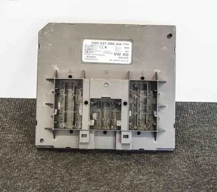 Volkswagen PASSAT B8 Central body control module 