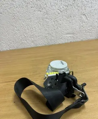 Ford Galaxy Set of seat belts 33055356 D8890