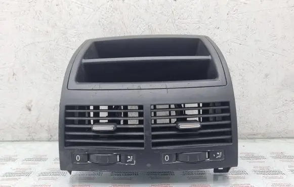 Volkswagen Touareg I Dash center air vent grill 7L6857923