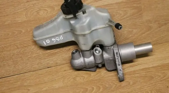 Volkswagen PASSAT B6 Master brake cylinder 3C2611301 5N0945459A