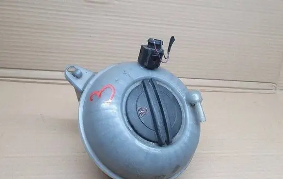Volkswagen Golf VII Coolant expansion tank/reservoir 5Q0121407A