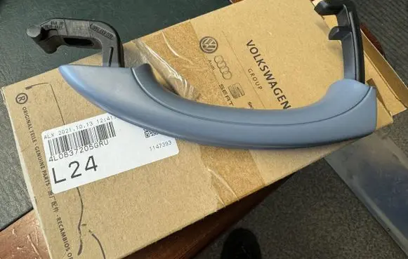 Audi Q7 4L Front door exterior handle 4L0837205GRU