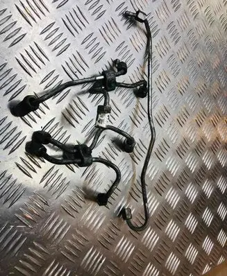 Toyota Avensis T250 Fuel injector supply line/pipe 