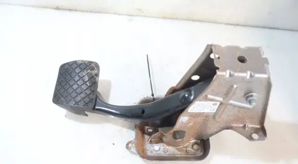 Volkswagen PASSAT B7 USA Clutch pedal 