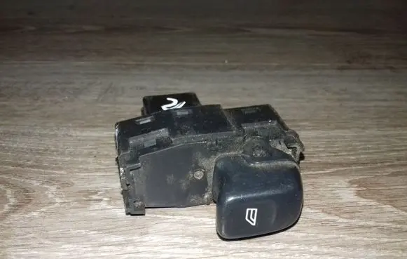 Volvo S60 Electric window control switch 8685288