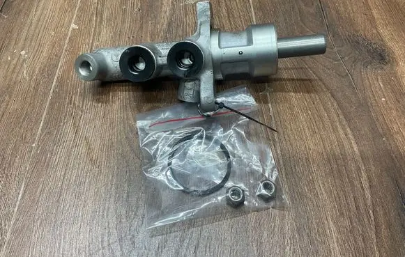 Mercedes-Benz SL R129 Master brake cylinder A0054306501 0054306501