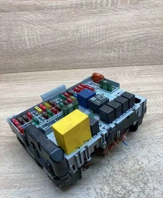 Opel Astra G Fuse module 90589965 90589966