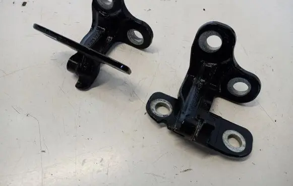 Rear door hinge set