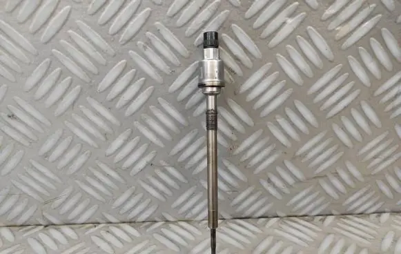Opel Zafira C Glow plug 0103010903