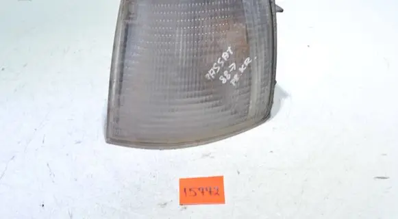 Volkswagen PASSAT B3 Front indicator light 357953049A