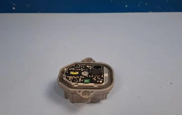 Volvo XC90 Headlight ballast module Xenon B132122B 31655159