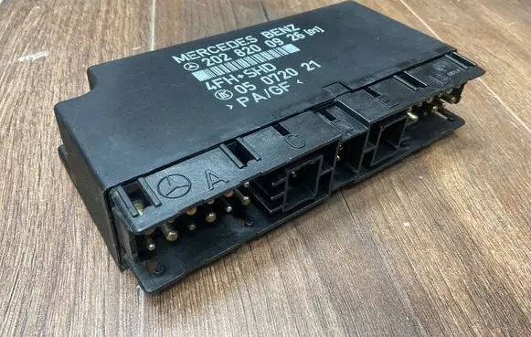 Mercedes-Benz E W124 Comfort/convenience module 2028200926
